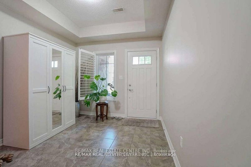 17 - 362 Plains Rd E, Burlington, L7T 0A4 | Image 3