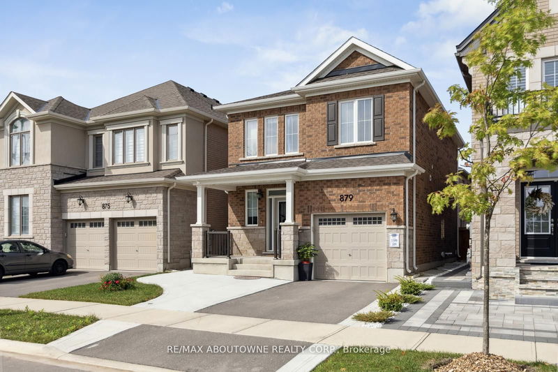 home for sale on 879 Hickory Crescent