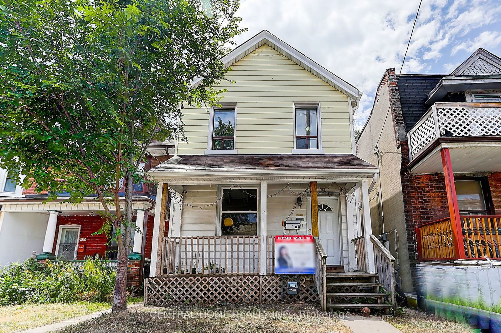 Building in 2179 Dundas Street