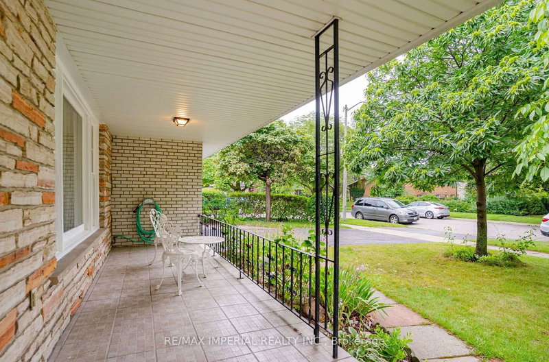 UPPER - 2143 Linby St, Mississauga, L4Y 1V6 | Image 2