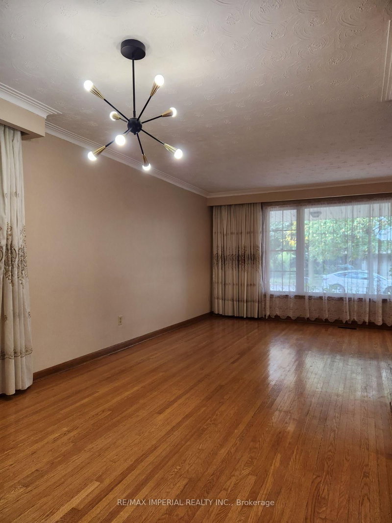 UPPER - 2143 Linby St, Mississauga, L4Y 1V6 | Image 3