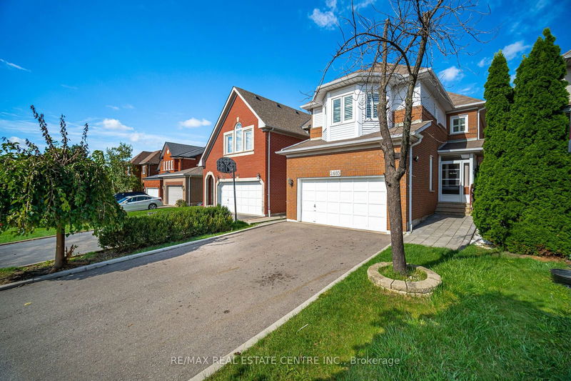 2485 Strathmore Cres, Mississauga, Ontario (MLS W10409597)