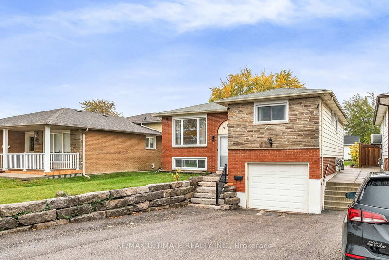 3321 Monica Dr, Mississauga, L4T 3E6 | Image 2