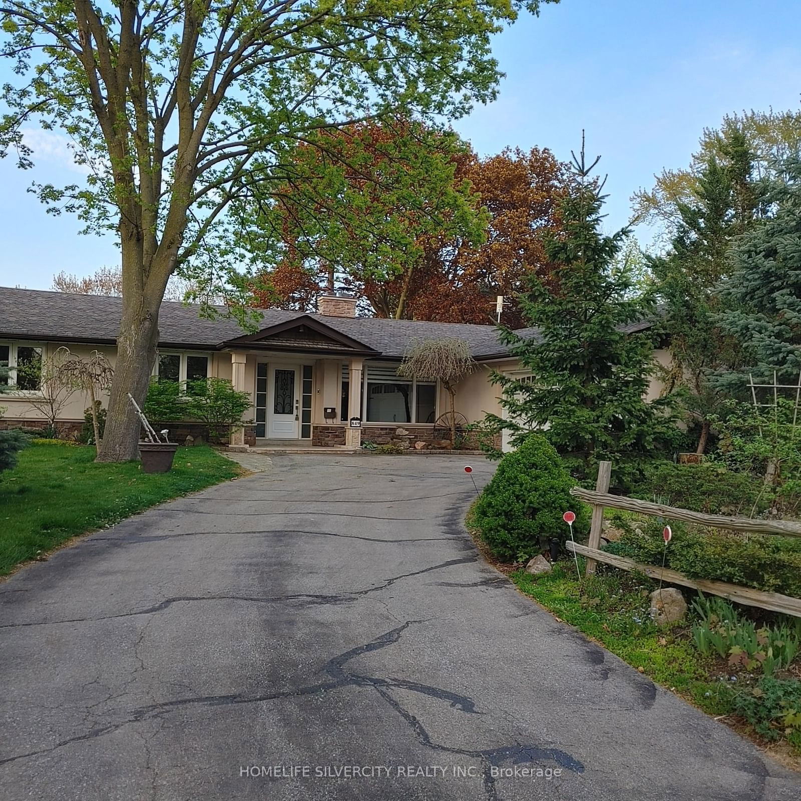 Building in 849 Calder Road