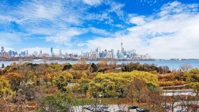 811 - 2261 Lakeshore Boulevard W