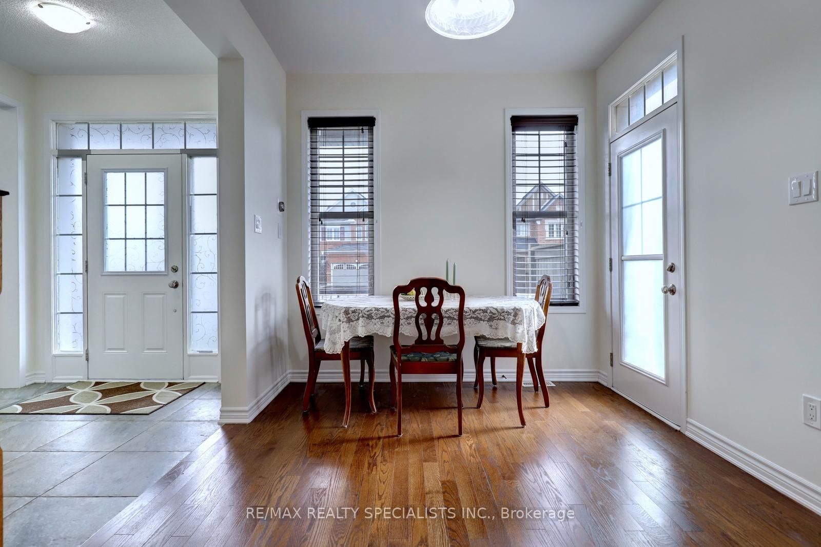 Listing Image 7