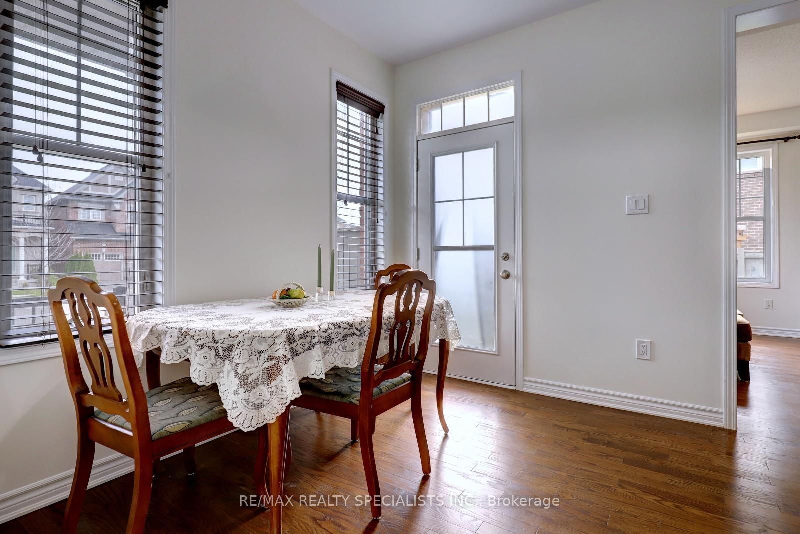Listing Image 8