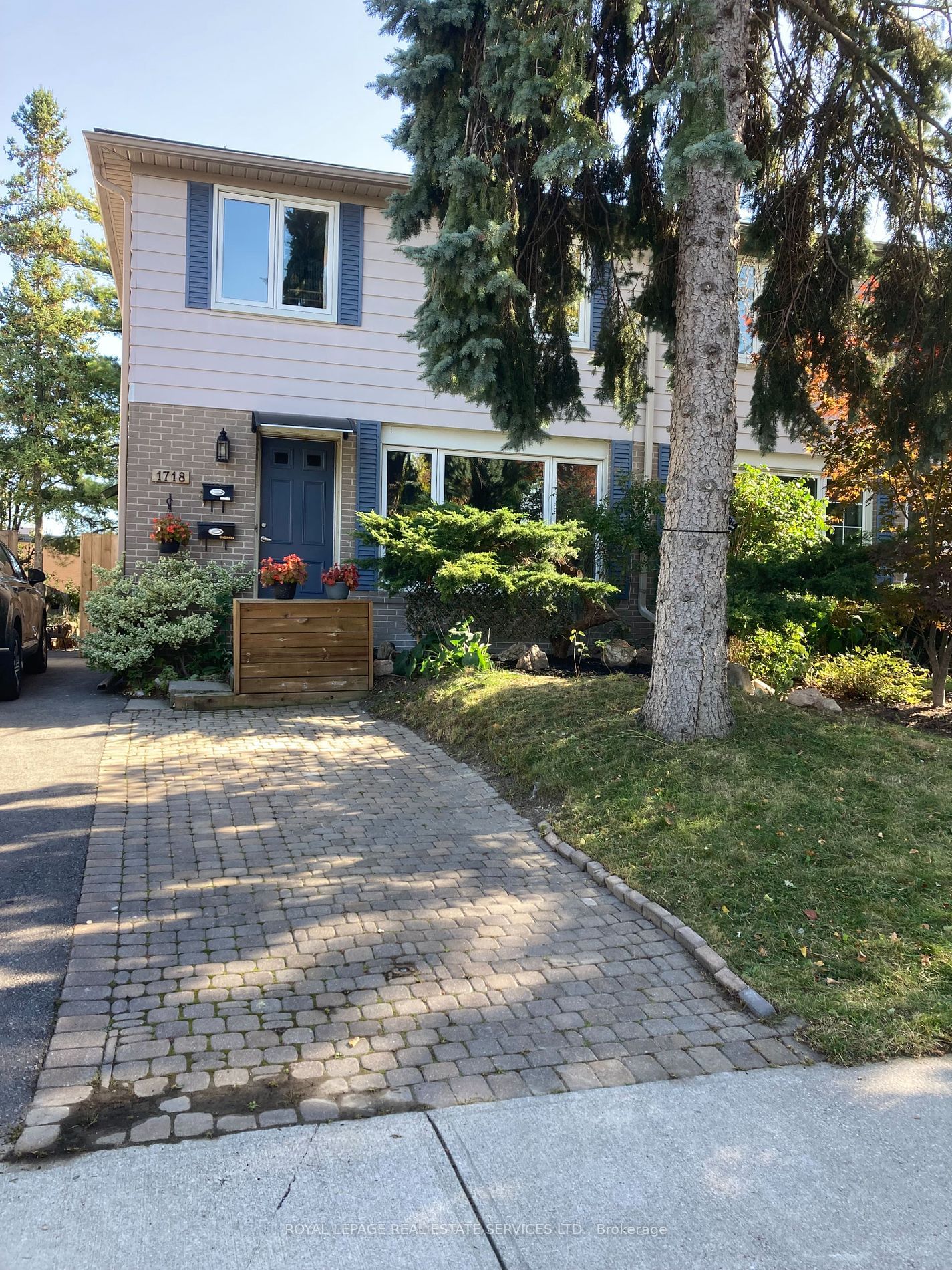 Semi-Detached House leased at Bsmt-1718 Pagehurst Avenue, Mississauga, Applewood, L4X 1Y2 - MLS: W10412143