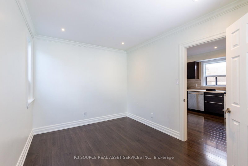 B - 253 Lakeshore Rd E, Mississauga, L5G 1G8 | Image 2