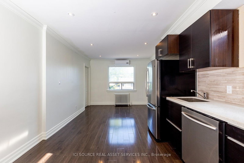 B - 253 Lakeshore Rd E, Mississauga, L5G 1G8 | Image 3