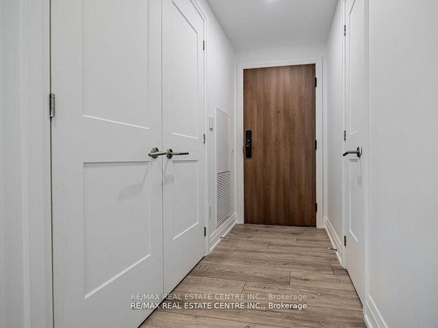 201 - 21 Park Street E
