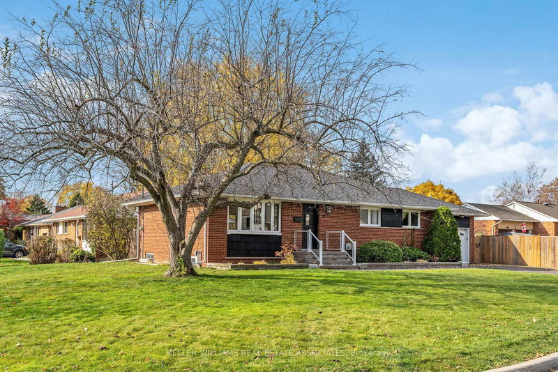 20 Suburban Dr, Mississauga, L5N 1G5 | Image 2