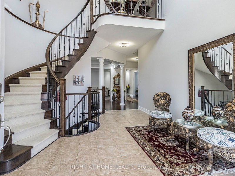 2340 Thruxton Dr, Oakville, L6H 0C5 | Image 2
