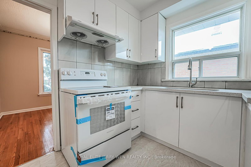 Upper - 12 North Heights Rd, Toronto, M9B 2T1 | Image 3