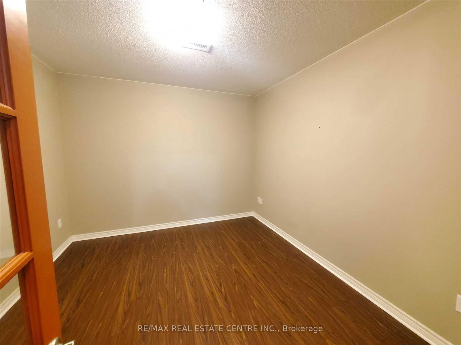 383 Main Street E, Unit 315 - Photo 10