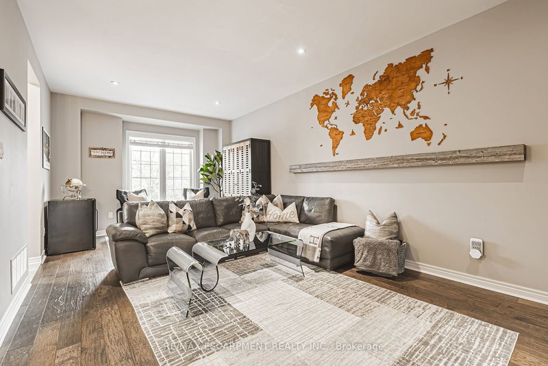 4 - 2220 Queensway Dr, Burlington, L7R 0E7 | Image 3