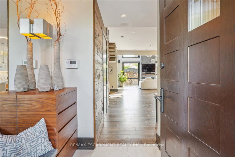 1031 Welwyn Dr, Mississauga, L5J 3J2 | Image 2