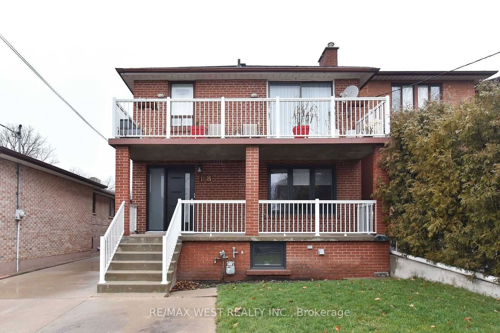 Building in 168 Strathnairn Avenue