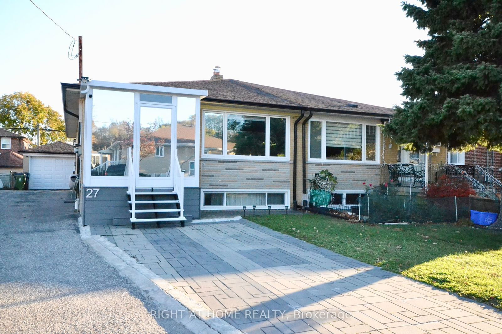 Semi-Detached House for sale at 27 Cameo Crescent, Toronto, Rockcliffe-Smythe, M6N 2K4 - MLS: W10423559