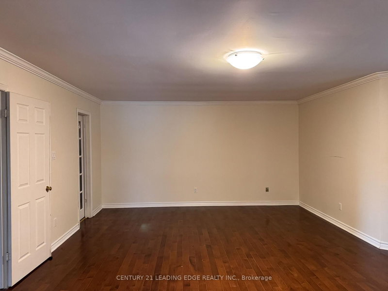 5715 Riverdale Cres, Mississauga, L5M 4R3 | Image 2