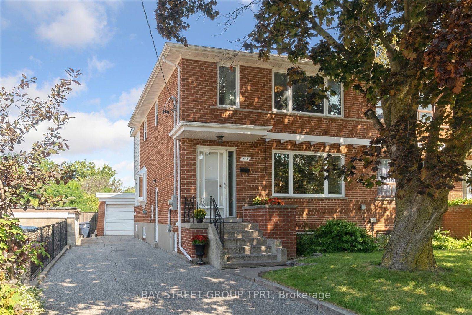 Semi-Detached House sold at 129 Brookhaven Drive, Toronto, Brookhaven-Amesbury, M6M 4P1 - MLS: W10425038