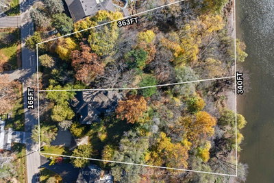 1520 Pinetree Crescent — photo 2