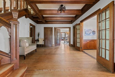 1520 Pinetree Crescent — more photos
