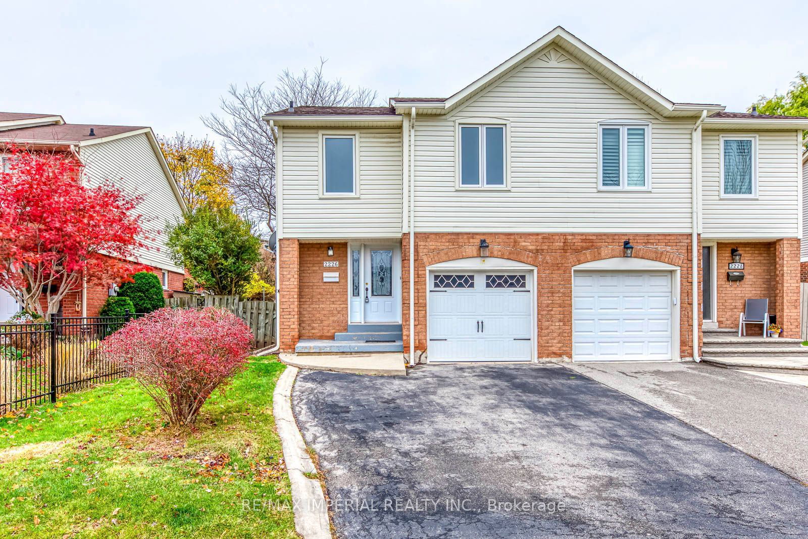 Semi-Detached House leased at 2226 Munns Avenue, Oakville, River Oaks, L6H 3M6 - MLS: W10427398