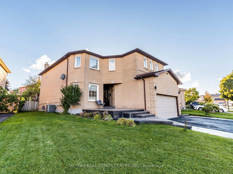 55 Castlehill Rd, Brampton, L6X 4C9 | Image 2