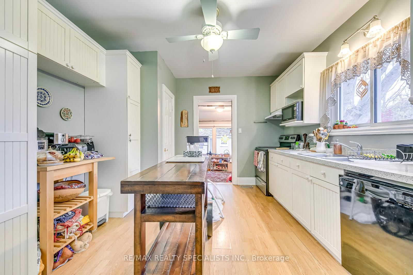 Listing Image 7
