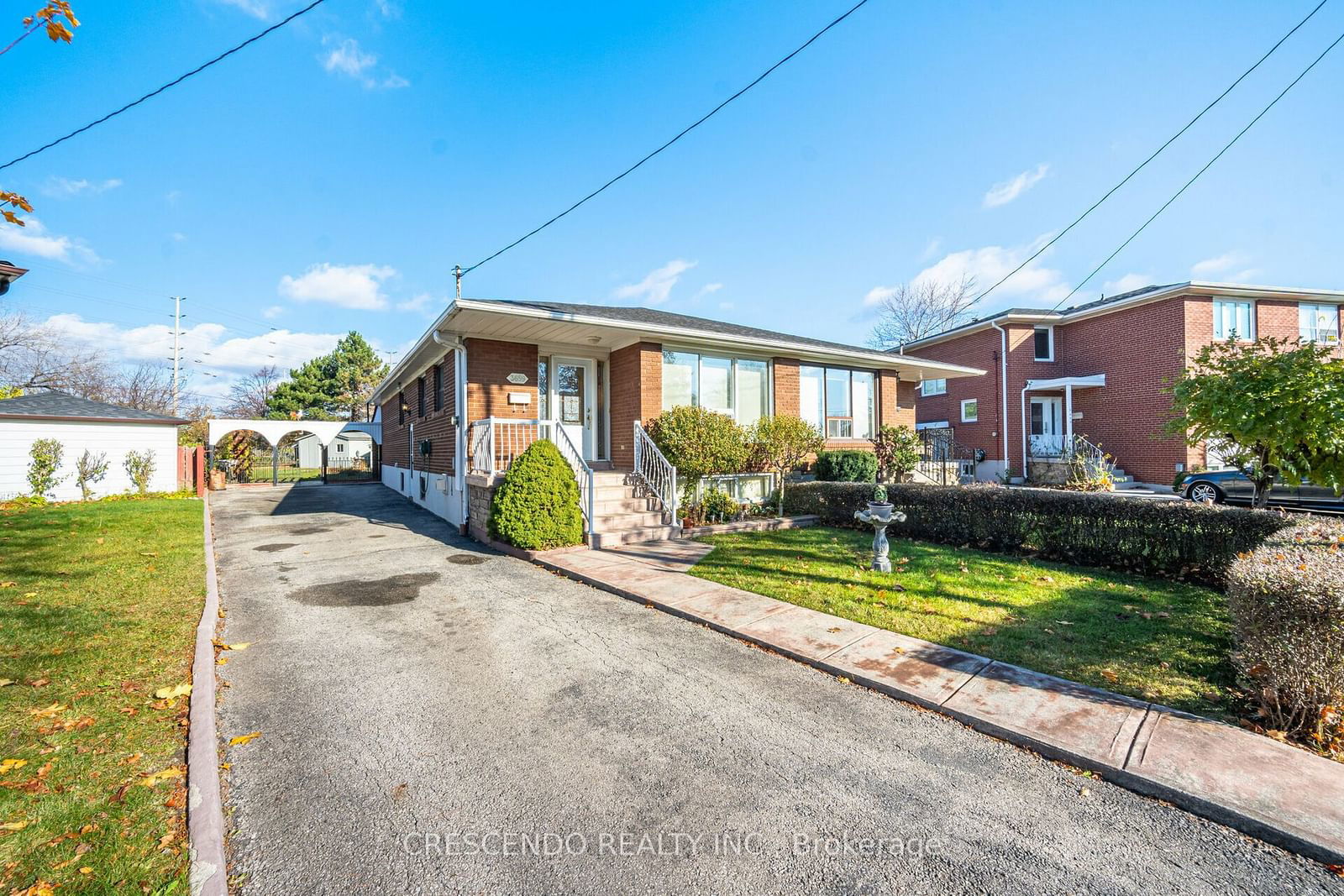 Building in 3659 Holden Crescent