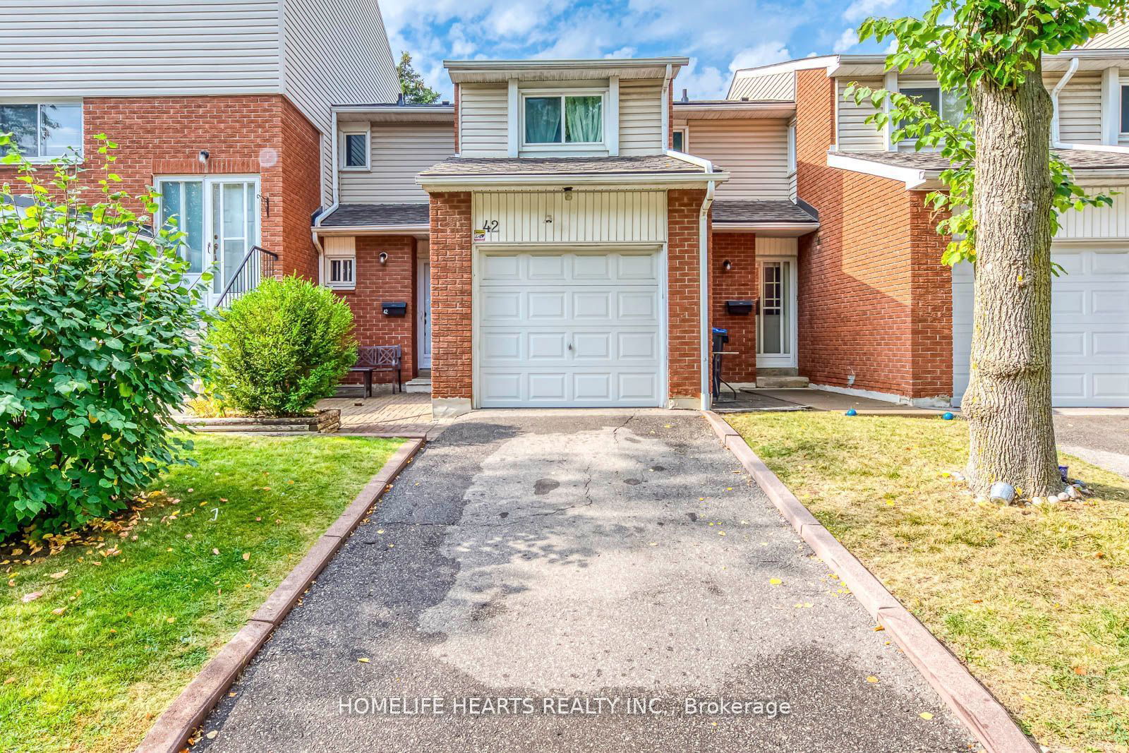 Building in 42 Sandringham Court