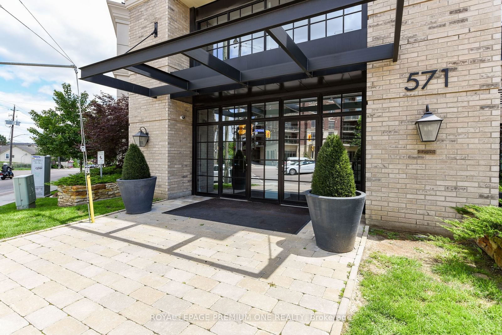 Condo for lease at 512-571 Prince Edward Drive, Toronto, Kingsway South, M8X 0A1 - MLS: W10431254