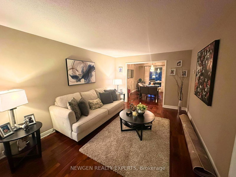 2636 Credit Valley Rd, Mississauga, L5M 4J6 | Image 2