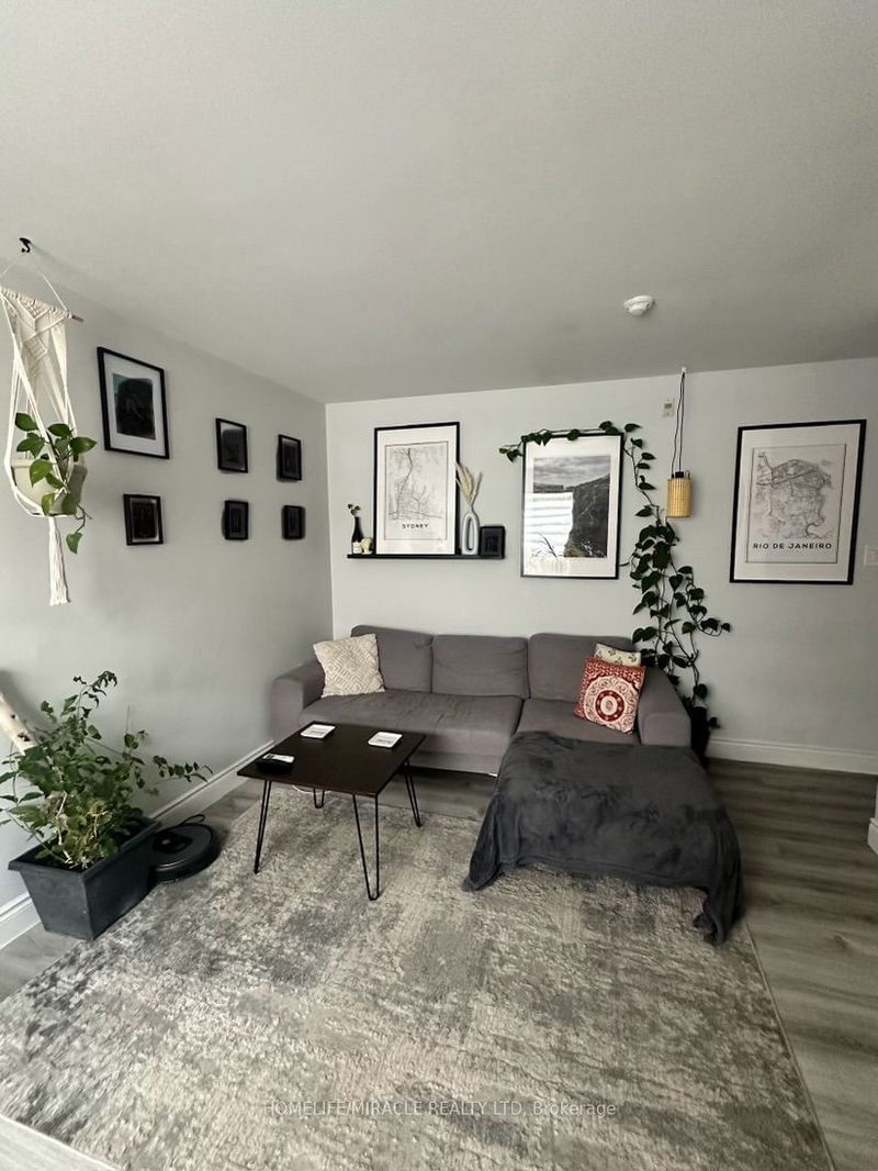 home for lease on 4-2403 Lakeshore Boulevard W