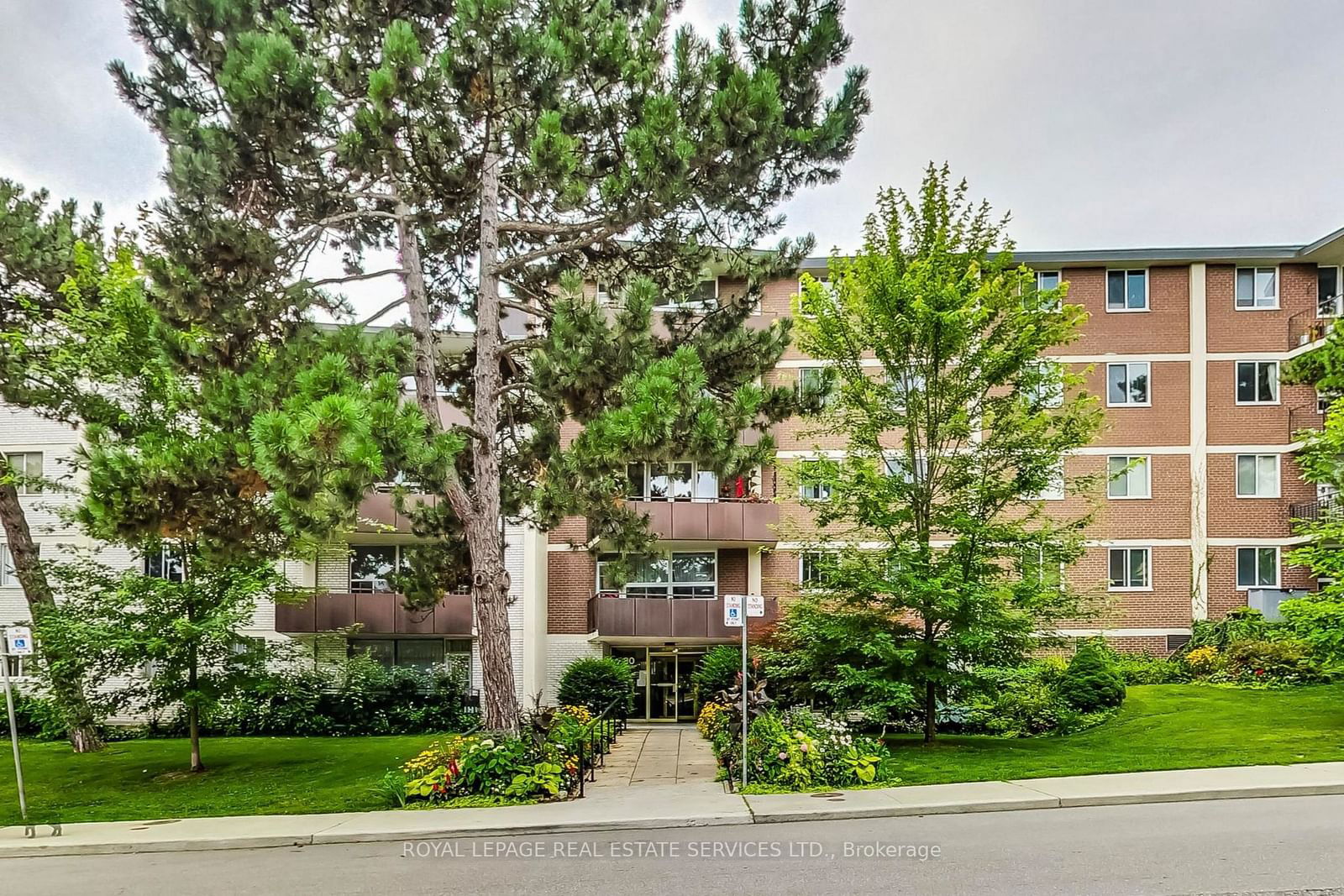 Building at 80 Coe Hill Drive, Toronto, High Park-Swansea