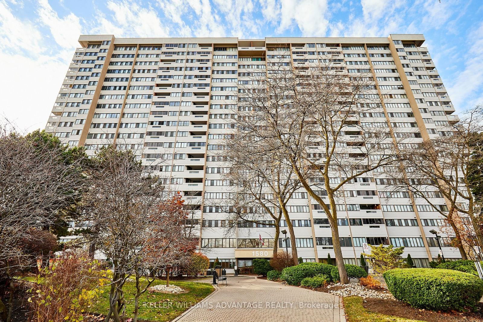 Building in 1580 Mississauga Valley Boulevard