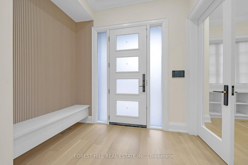 132 Lothian Ave, Toronto, M8Z 4L4 | Image 3