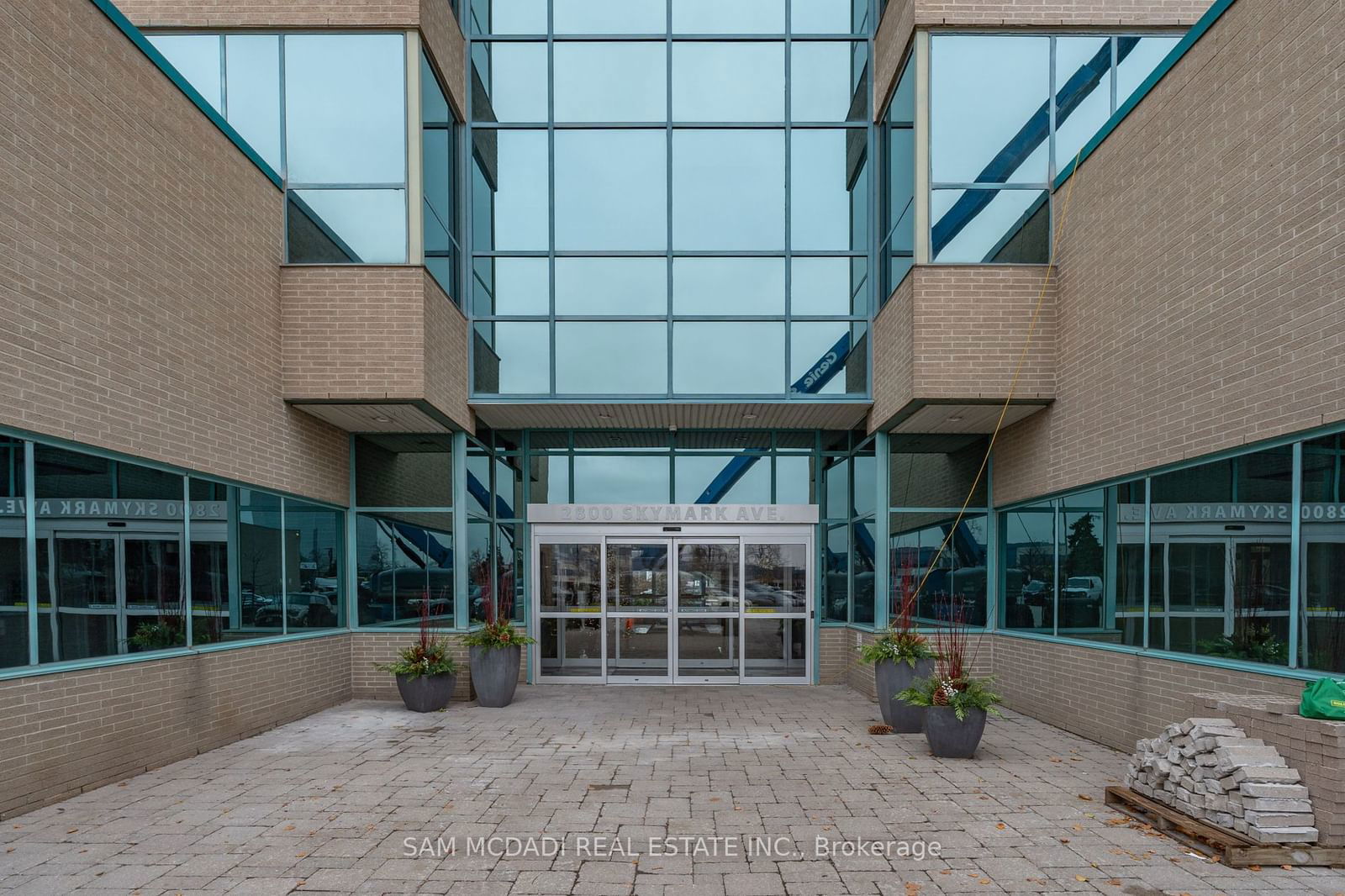 Commercial/Retail sold at 316-2800 Skymark Avenue, Mississauga, Airport Corporate, L4W 5A6 - MLS: W10433405