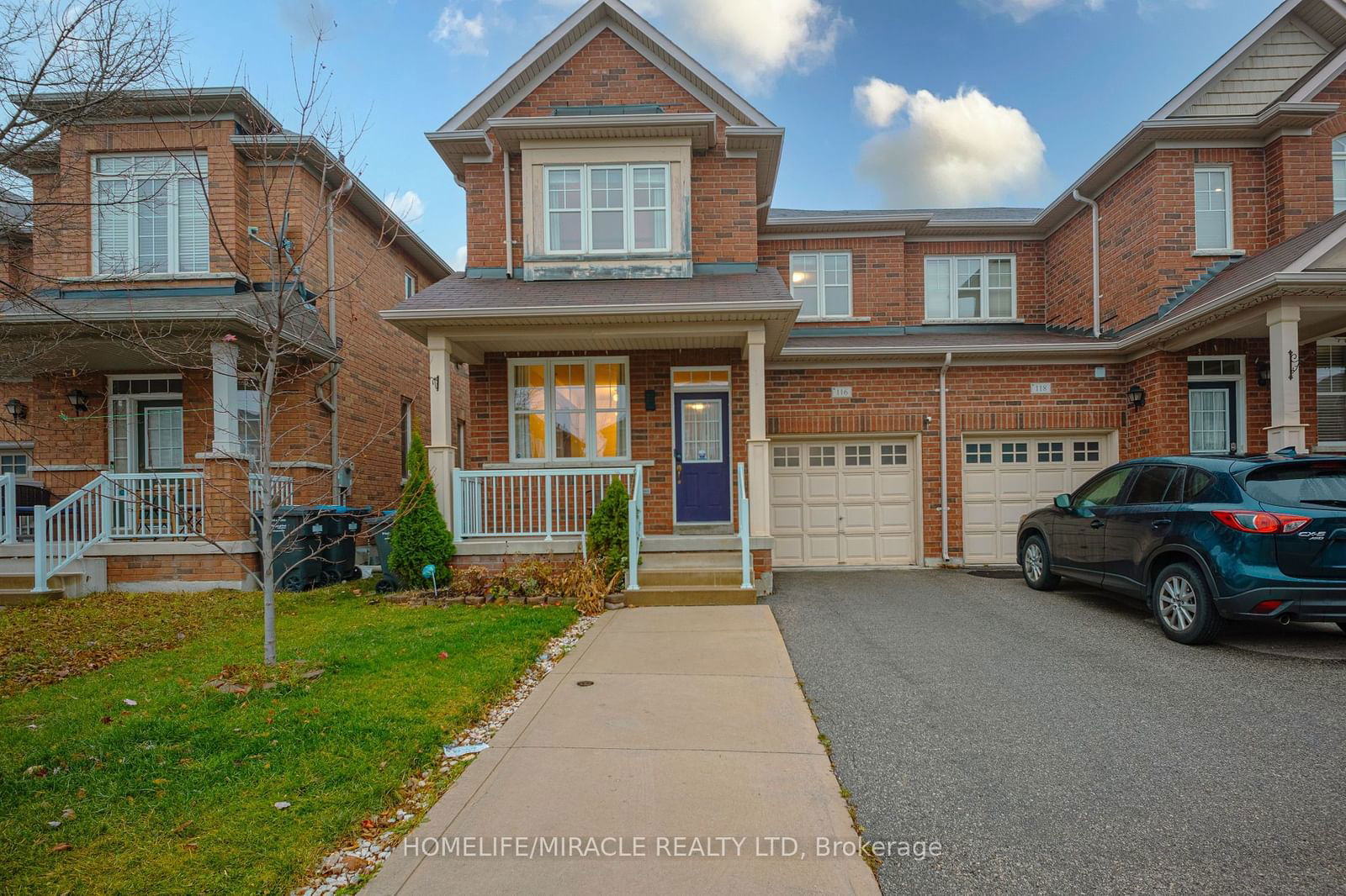 Building in 116 Amaranth Crescent