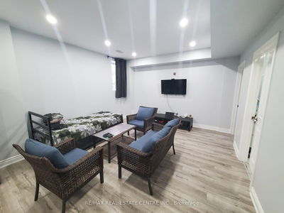 Unit bsmt — 16 Ixworth Circ, Brampton - Bram West image-0-1