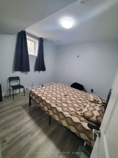 Unit bsmt — 16 Ixworth Circ, Brampton - Bram West image-0-4