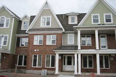 Townhouse sold at 656 Holly Avenue, Milton, Ontario, L9T0G3 - Coates - MLS: W1044388