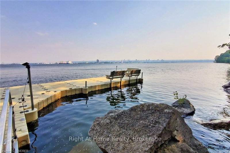 868 DANFORTH Pl, Burlington, L7T 1S2 | Image 3