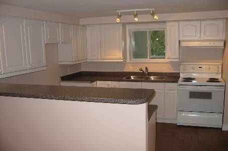 322 Indian Valley Tr, Mississauga, L5G2K8 | Image 2