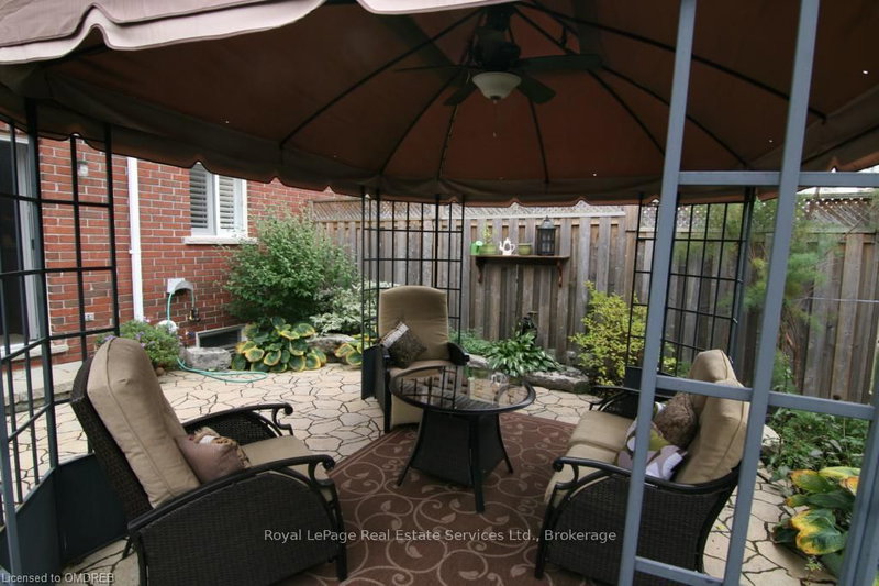 4069 Kilmer Dr, Burlington, L7M 4M4 | Image 2