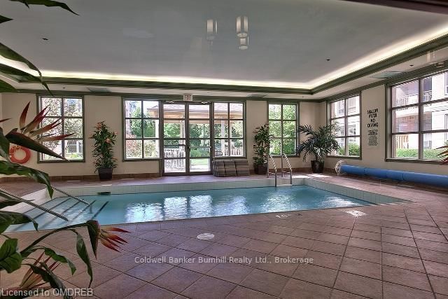 1217 - 100 Burloak Dr, Burlington, L7L 6P6 | Image 2