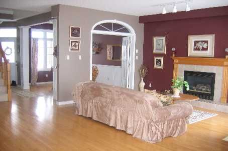 7 Rose St, Orangeville, L9W5C6 | Image 2