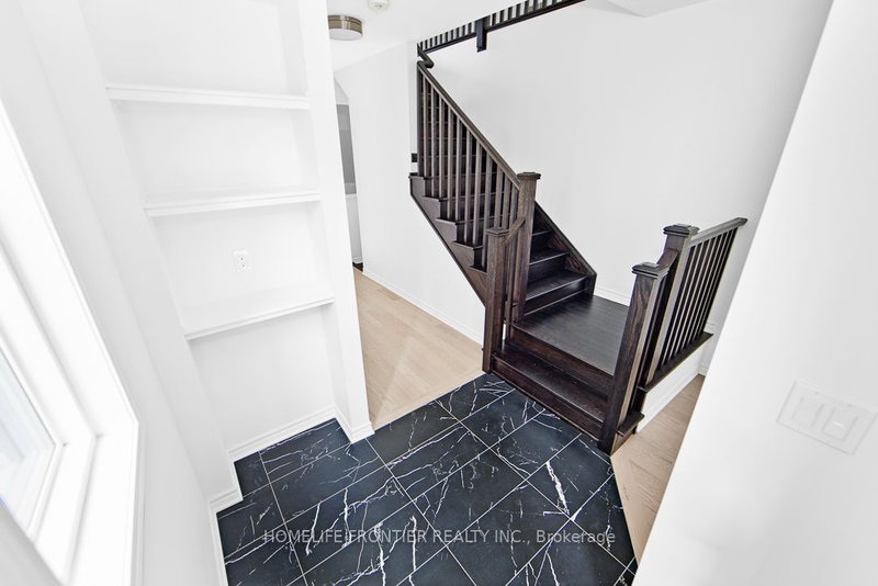 3035 Bramall Gdns, Oakville, L6H 7G1 | Image 3