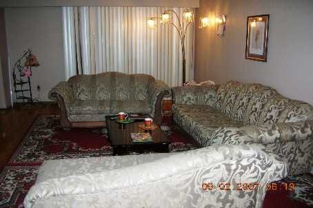 28 Royal Salisbury Way, Brampton, L6V3J6 | Image 2